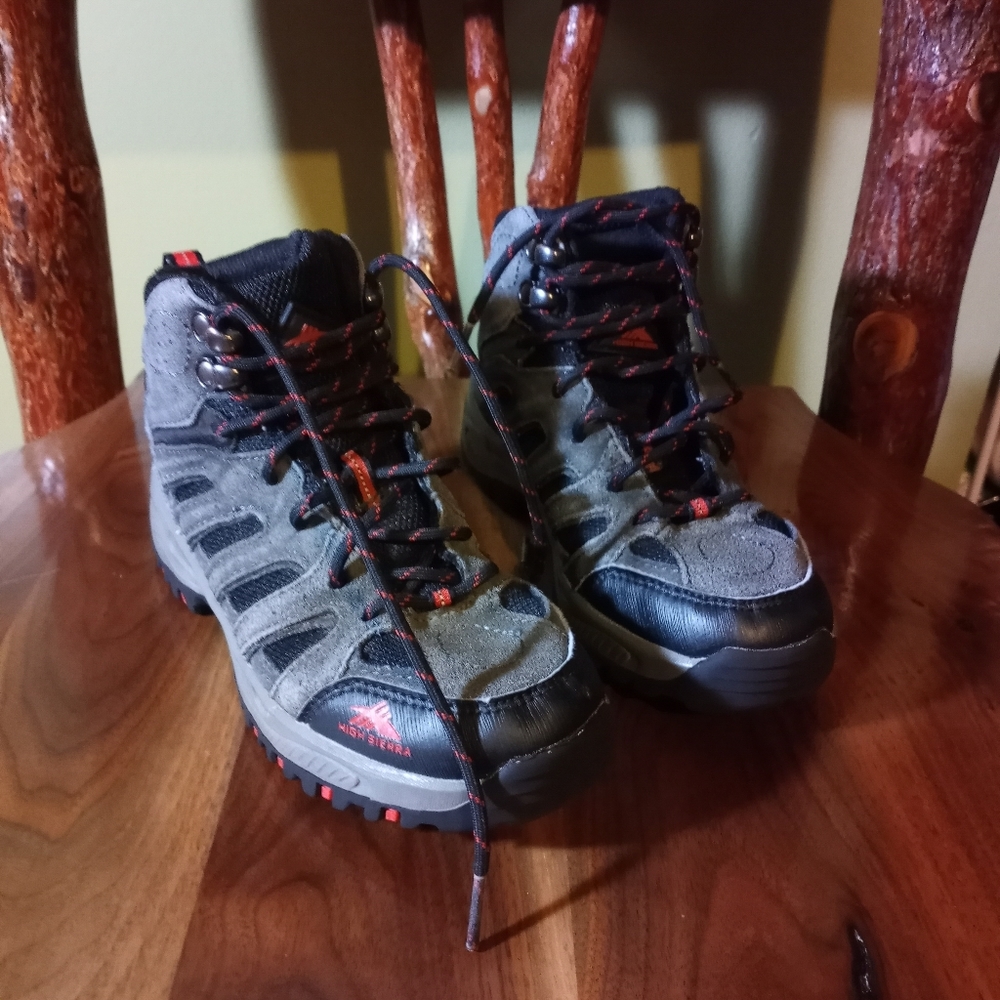 High Sierra kids boots